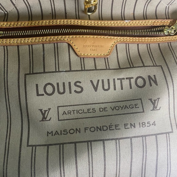 Louis Vuitton MM Neverfull - Picture 7 of 9